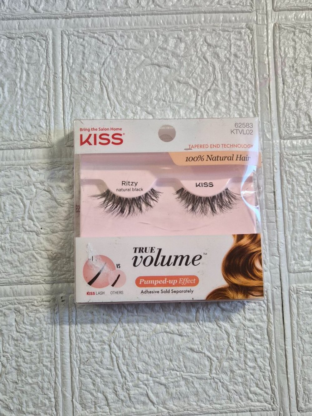 Kiss True Volume Lashes "Ritzy" featuring 100% natural hair Pumped up effect